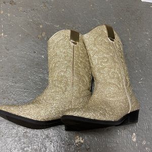 Tucker and Tate boots gold 13